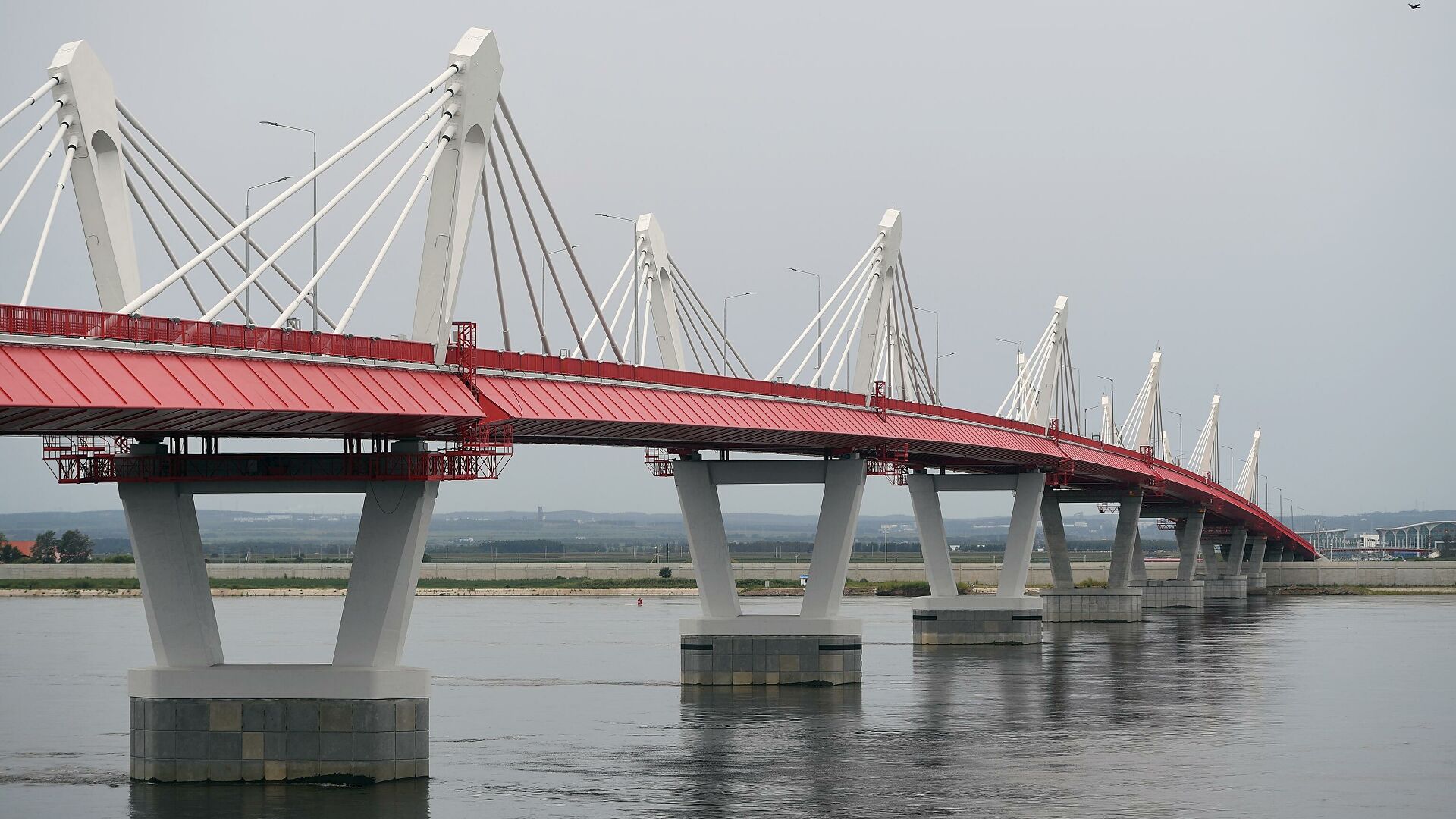 Россия достроила свою часть моста через Амур