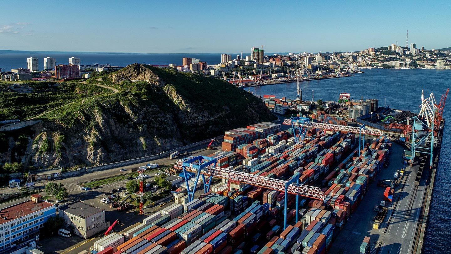 Владивостокский торговый порт стал лидером по контейнерообороту в России