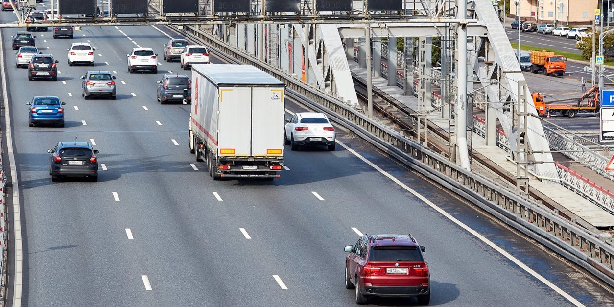 Въезд на МКАД для грузовых автомобилей более 3,5 тонн будет ограничен с 15 июня 2021